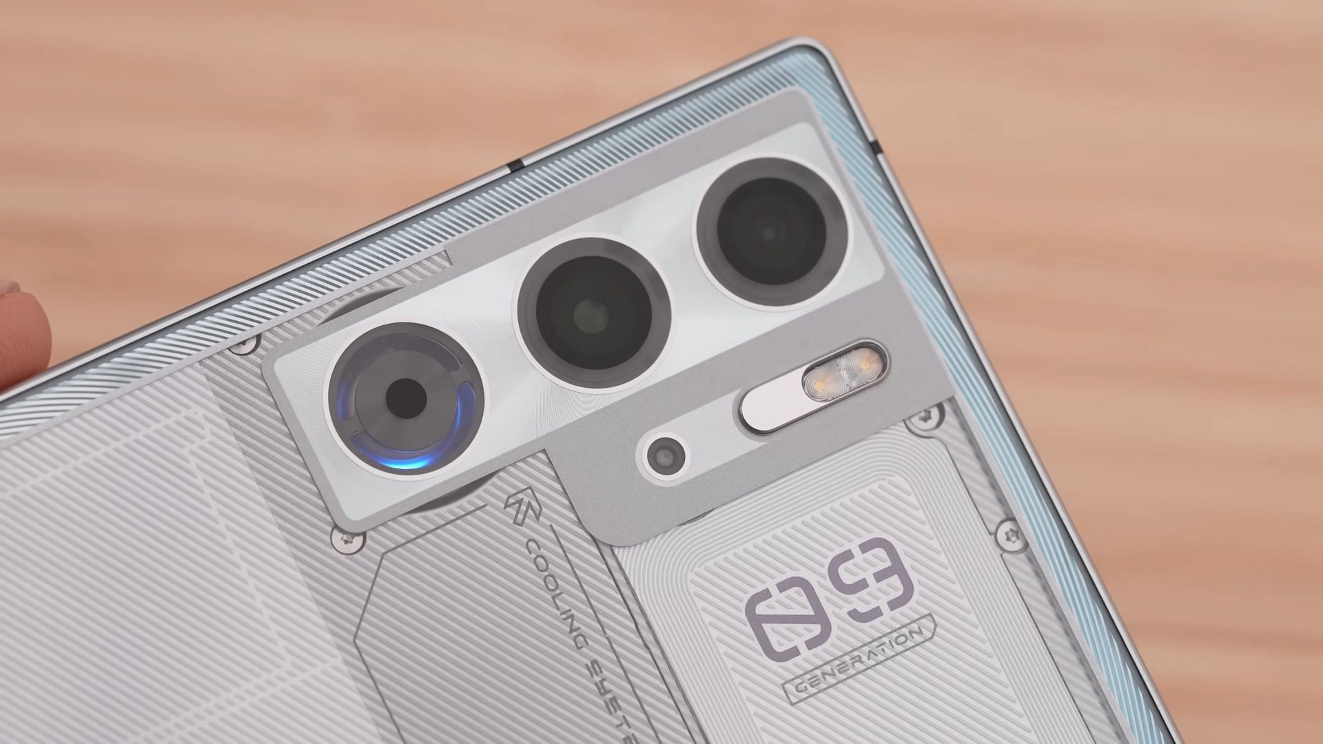 ZTE Red Magic phone with internal fan and LED (Image via Unbox Therapy/YouTube)